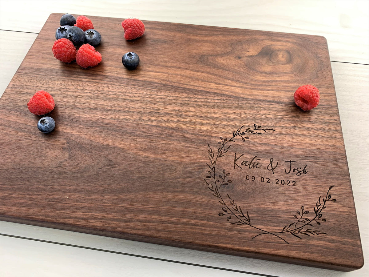 The Wreath - Personalized Cutting Board